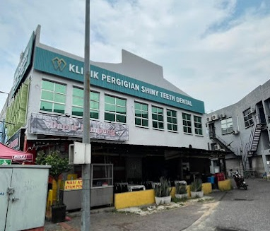 Slider image (4) Shiny Teeth Dental